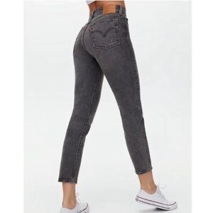 Levi’s Wedgie Highrise Button Fly Black Wash Jeans